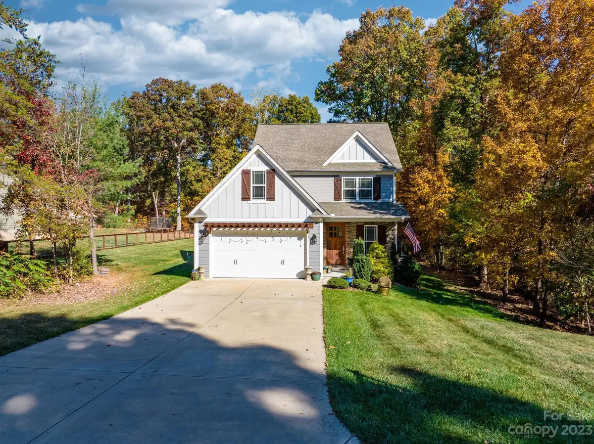 5810 Dwayne Starnes DR, Hickory, NC 28602
