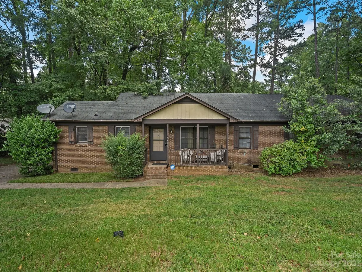 1060 Pineborough RD, Charlotte, NC 28212