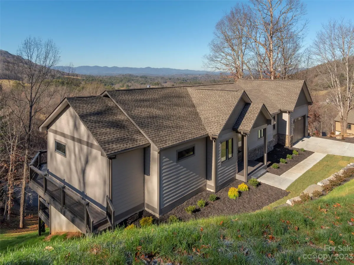 17 Herron View LN, Weaverville, NC 28787