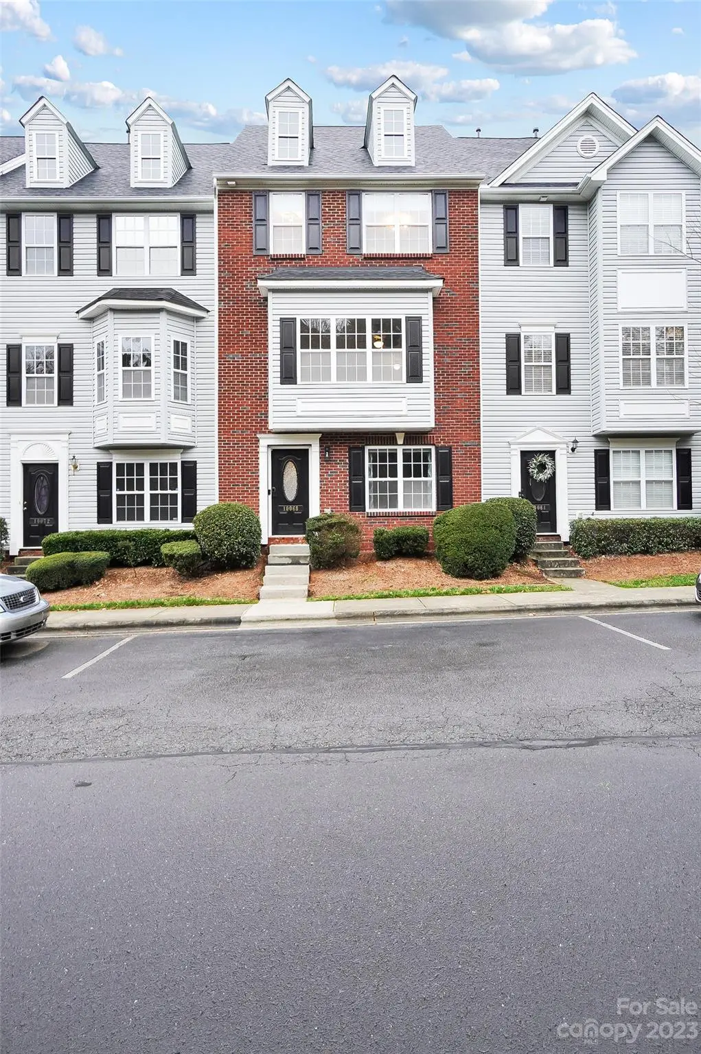 10068 Treeside LN, Matthews, NC 28105