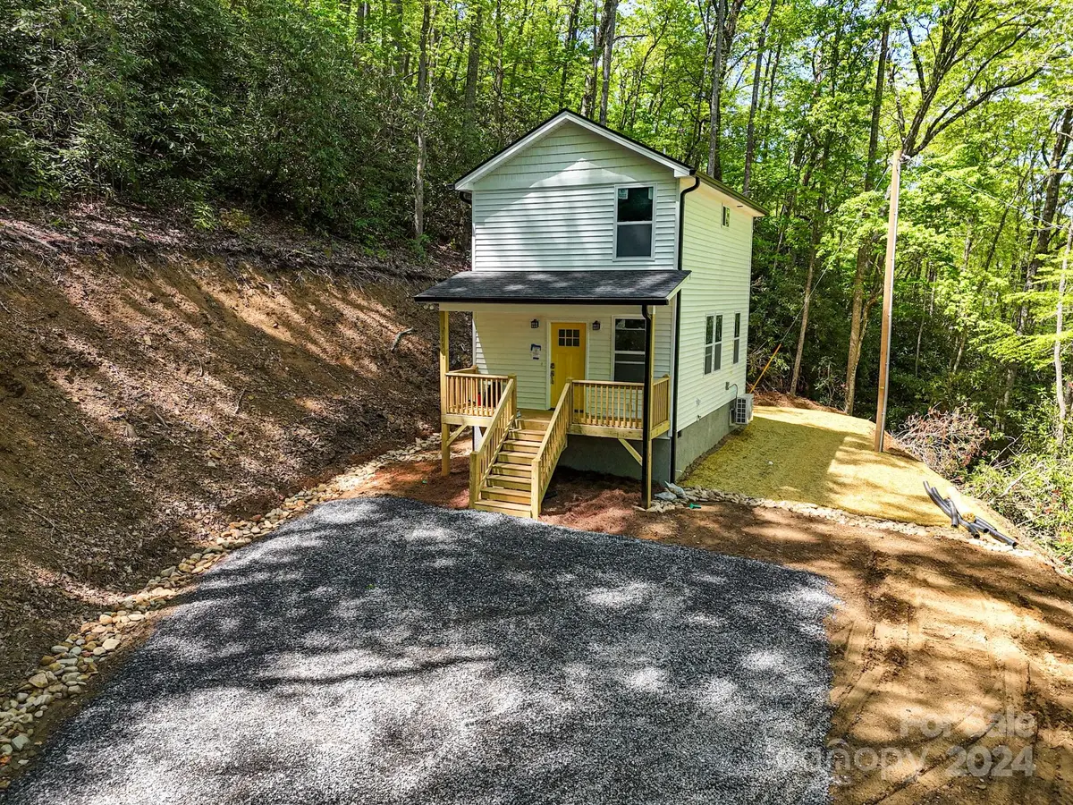 343 Garren Creek RD, Fairview, NC 28730