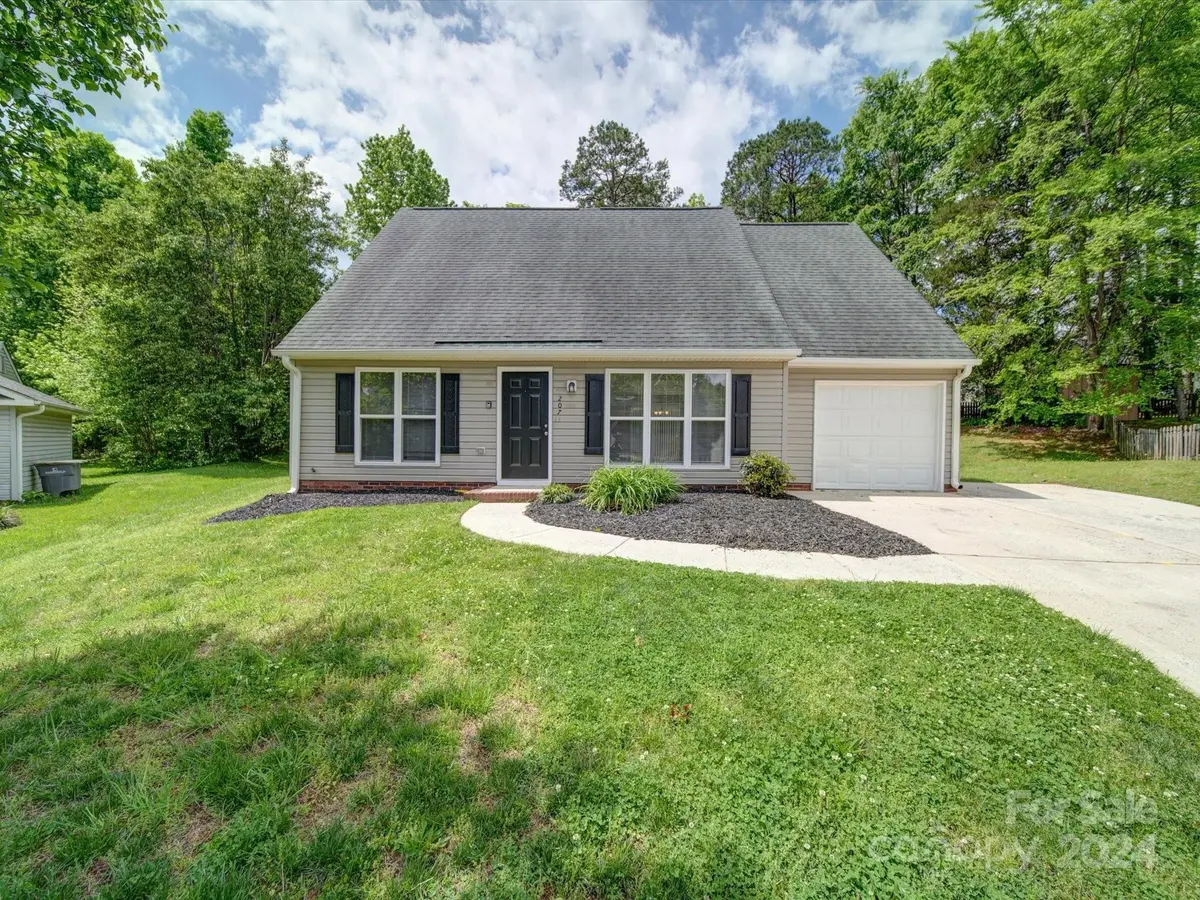 207 Forest Pond RD, Kannapolis, NC 28083