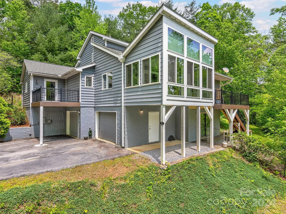 2 Pheasant DR, Fairview, NC 28730