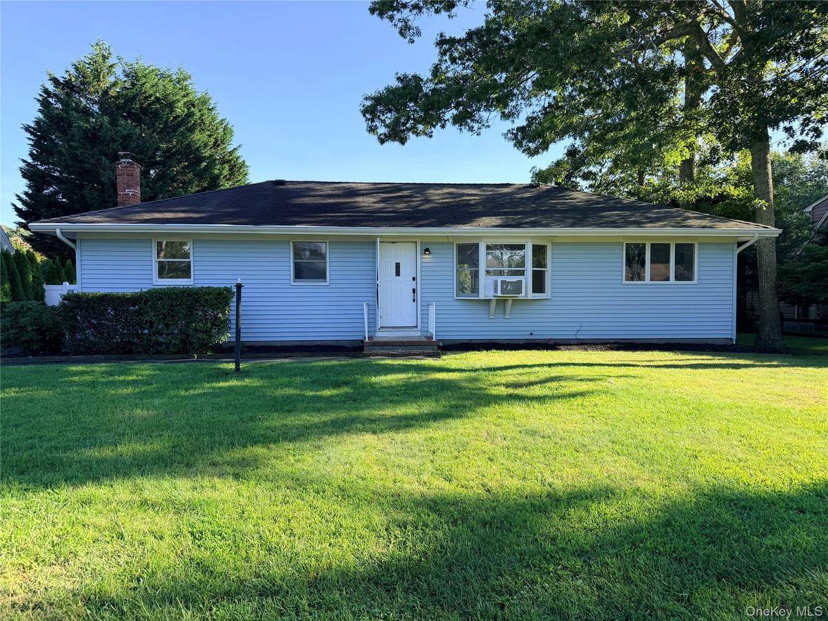 22 Maryland BLVD, Hampton Bays, NY 11946