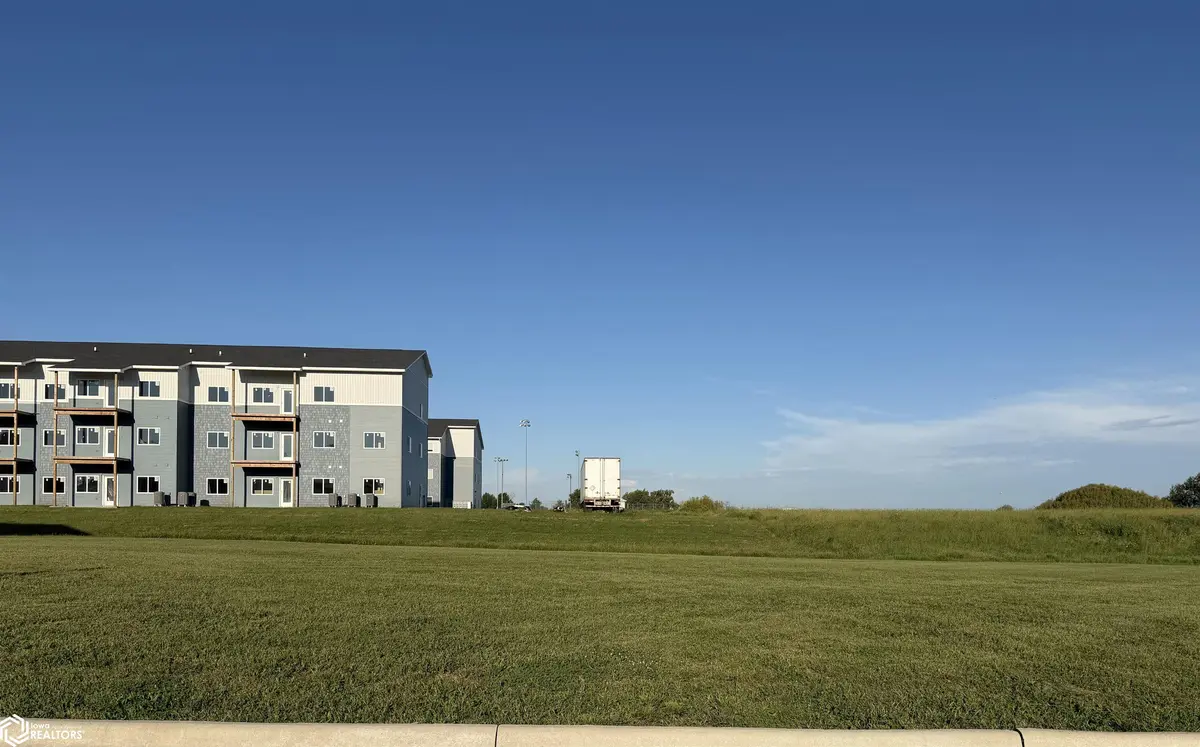 1233 N 18th Street, Chariton, IA 50049