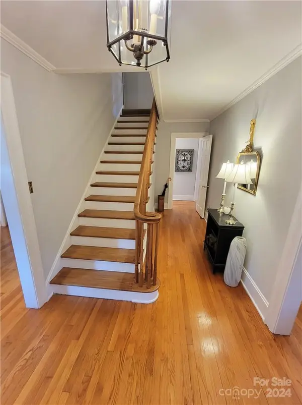 3110 N Center ST, Hickory, NC 28601