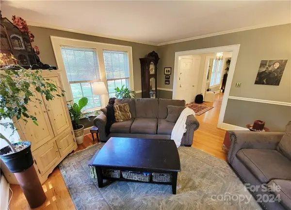 3110 N Center ST, Hickory, NC 28601