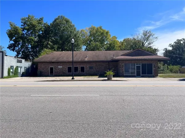 826 Broad ST, Camden, SC 29020