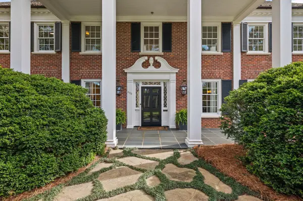 900 6th Street DR NW, Hickory, NC 28601