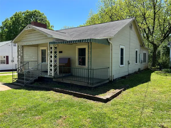 807 N Mulberry ST, Statesville, NC 28677