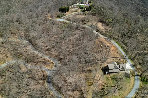 27,28 Blake DR, Canton, NC 28716