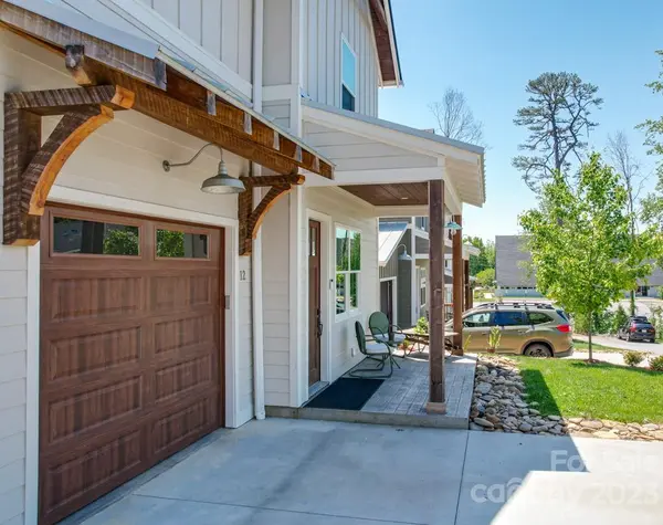 12 Phillip LN, Arden, NC 28704