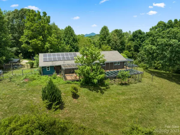 9 Mikayla LN, Candler, NC 28715
