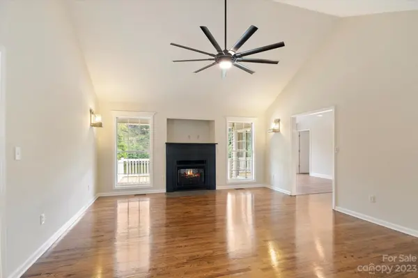 892 Plantation DR, Marion, NC 28752
