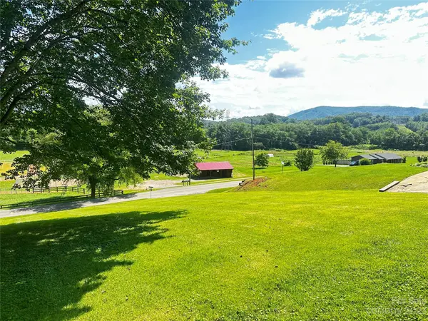 34 Maplewood LN, Marion, NC 28752