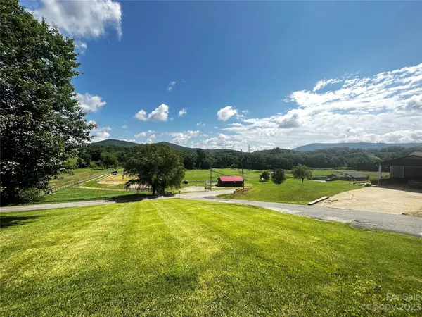 34 Maplewood LN, Marion, NC 28752