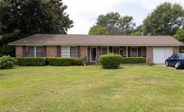 908 Trailmore CIR, Sumter, SC 29154