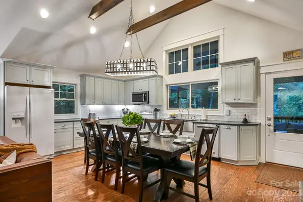 287 Chapel Point RD, Lake Lure, NC 28746