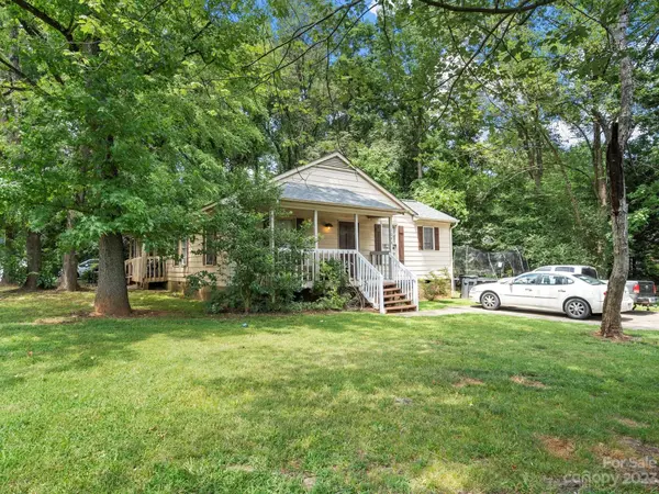 1048 Pinafore DR, Charlotte, NC 28212