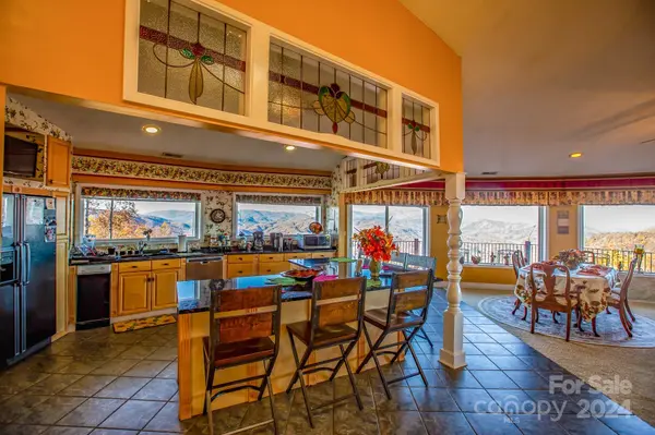 101 Fawns Rest RD, Black Mountain, NC 28711