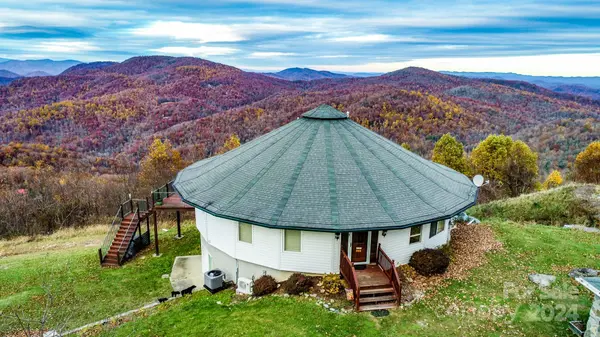 101 Fawns Rest RD,  Black Mountain,  NC 28711