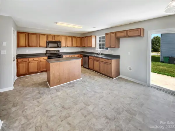 3946 Damask DR, Charlotte, NC 28206