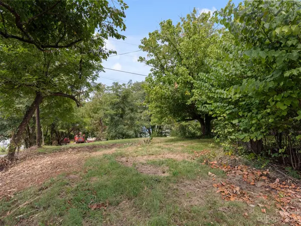 8 Chestnut Ridge AVE, Woodfin, NC 28804