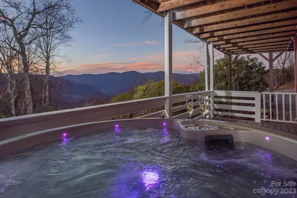 336 Falcon Crest LOOP, Maggie Valley, NC 28751