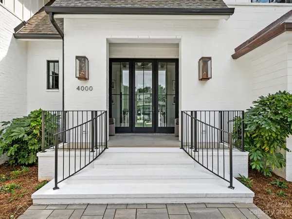 4000 Columbine CIR, Charlotte, NC 28211
