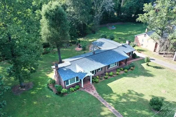 1318 Brentwood DR, Newton, NC 28658