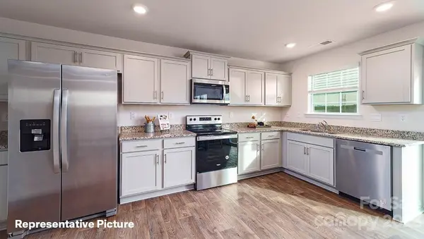 1278 37th Avenue LN NE, Hickory, NC 28601