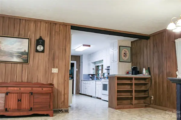 35 Rhododendron AVE, Spruce Pine, NC 28777