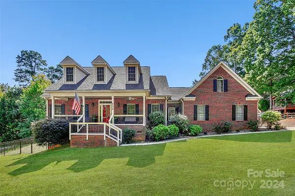 8176 Landing CT, Denver, NC 28037