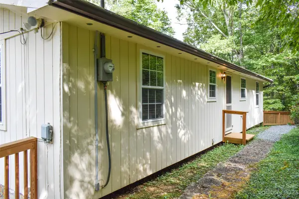 95 Rhododendron LN, Almond, NC 28702