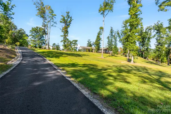 1660 Smith Dairy RD, Columbus, NC 28722