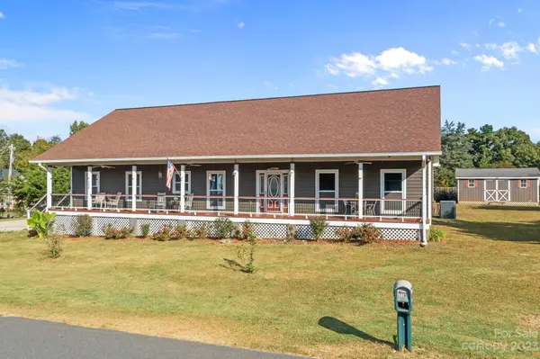 105 Vista DR, Davidson, NC 28036