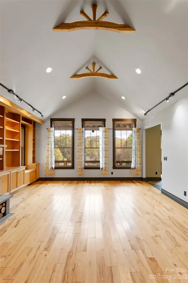 1025 Morgan Hill RD, Black Mountain, NC 28711