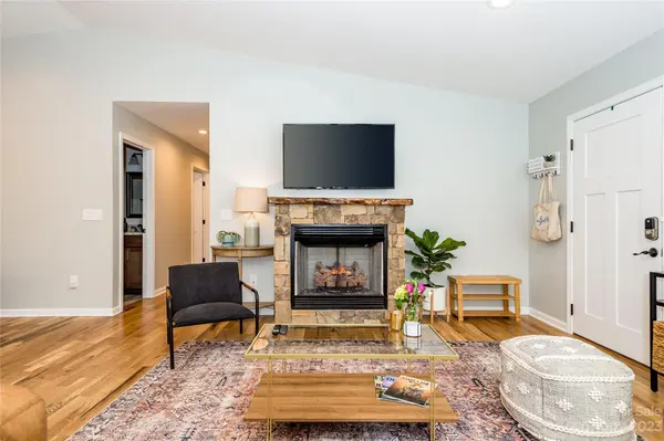 28 Stocksville RDG, Weaverville, NC 28787