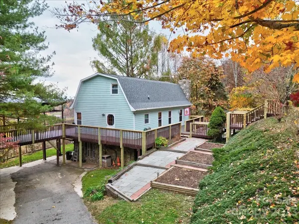 531 Green Meadow LN, Mars Hill, NC 28754