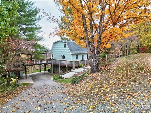 531 Green Meadow LN, Mars Hill, NC 28754
