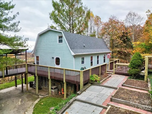 531 Green Meadow LN, Mars Hill, NC 28754