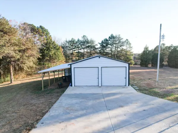 672 Abbeydale RD, Harmony, NC 28634