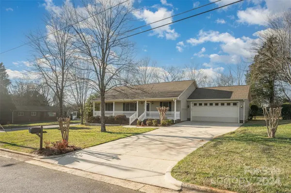 111 Bowen DR, Statesville, NC 28677