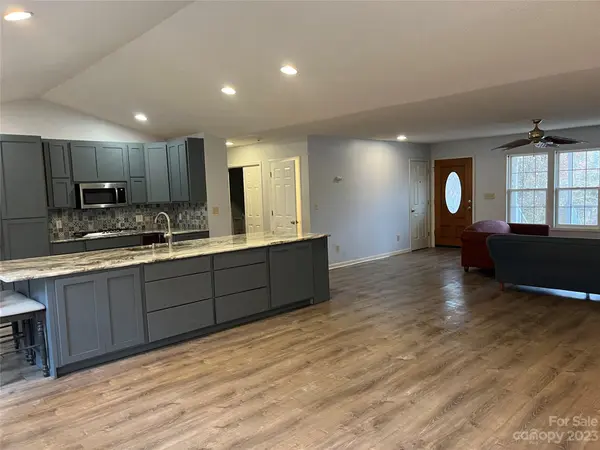 1011 Cambridge CT NE, Lenoir, NC 28645