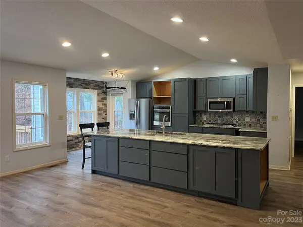 1011 Cambridge CT NE, Lenoir, NC 28645