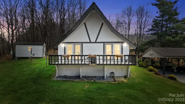 1676 McKinney Mine RD, Spruce Pine, NC 28777