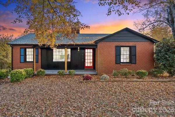 1012 Wood ST, Statesville, NC 28677