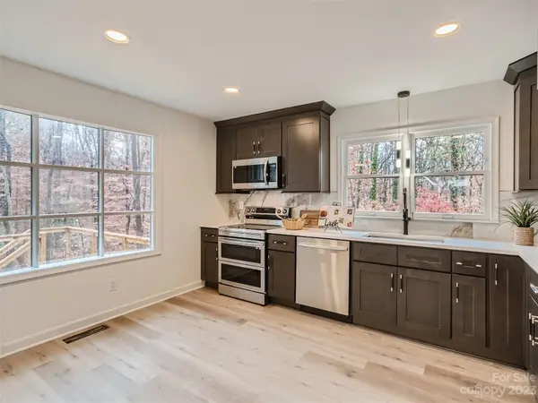 7201 Leaves LN, Charlotte, NC 28213
