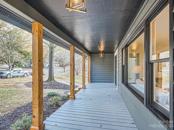 7201 Leaves LN, Charlotte, NC 28213