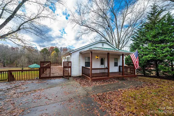 6805 Navajo TRL, Sherrills Ford, NC 28673